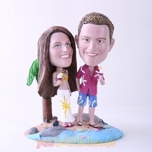 Picture of Custom Bobblehead Doll: Couple Holding Ice Cream On Beach
