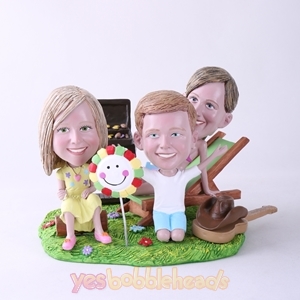 Picture of Custom Bobblehead Doll: BBQ Theme Mother & Daughter & Son