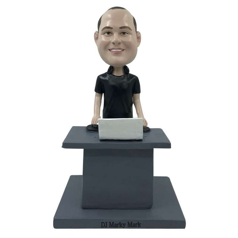 Featured image of post Custom Made Bobble Head